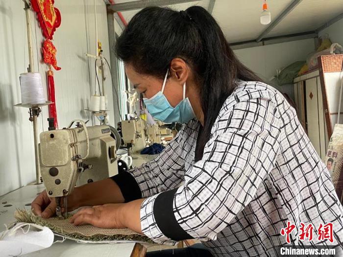 (人民幸福生活)吉林鄉(xiāng)村“巧姐團”編出富裕生活