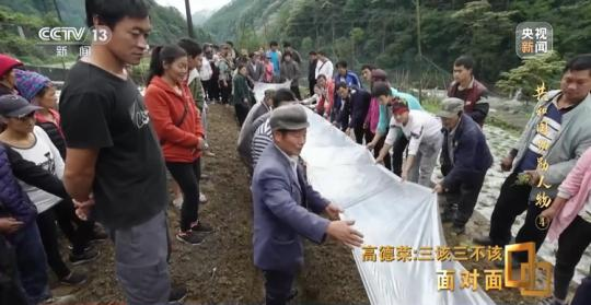 面對面丨“路就在腳下！” 這里的村民日子越過越幸福