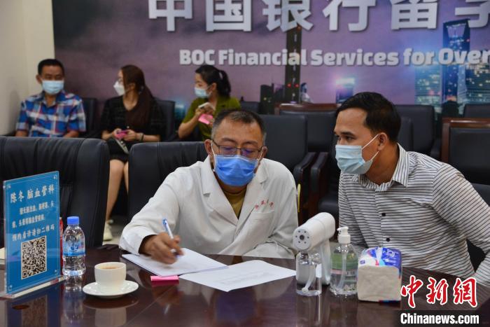 活動現(xiàn)場?！∮嘞娆B 攝