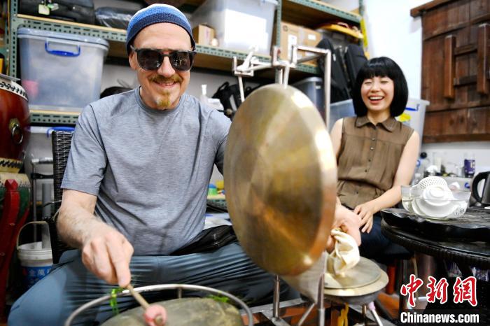 代表團成員在漳州木偶表演館開展文化藝術交流活動?！埥鸫?攝