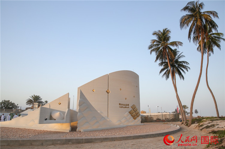 圖為位于阿曼塞拉萊市的鄭和紀(jì)念碑。人民網(wǎng)記者 任皓宇攝