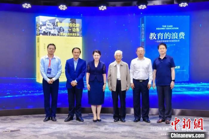 數(shù)智時(shí)代教育面臨怎樣的新機(jī)遇？專家：積極挖潛創(chuàng)新、謹(jǐn)慎應(yīng)對(duì)挑戰(zhàn)