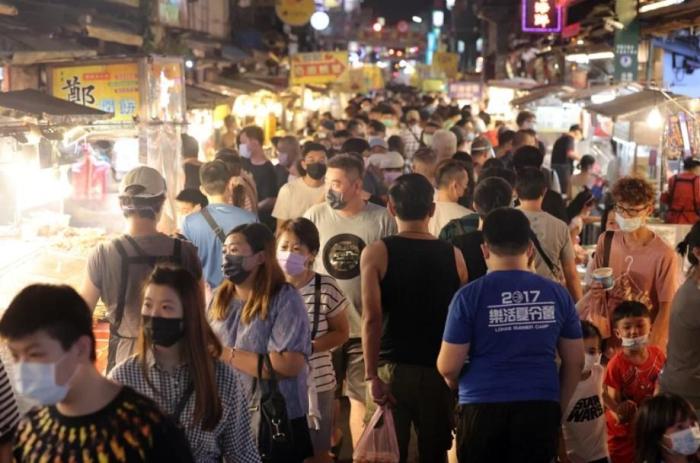 冰粉、雙皮奶、螺螄粉……臺(tái)網(wǎng)友發(fā)帖：臺(tái)灣街頭越來(lái)越多大陸小吃