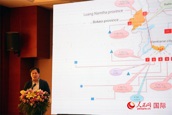 老撾計(jì)劃與投資部發(fā)展研究院院長史提羅斯·拉斯福尼在活動(dòng)現(xiàn)場發(fā)言。人民網(wǎng)記者楊一攝