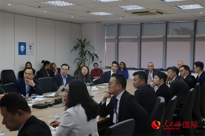 與會代表參與座談交流。人民網(wǎng)記者 時元皓攝