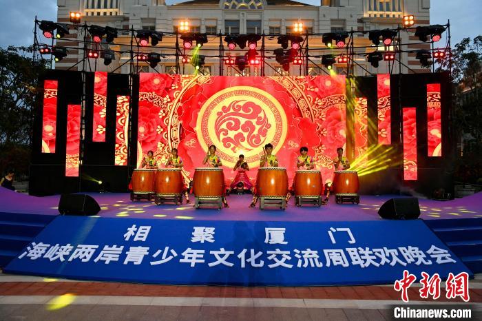 臺(tái)灣青少年表演《鼓舞四方》?！⊥鯑|明 攝