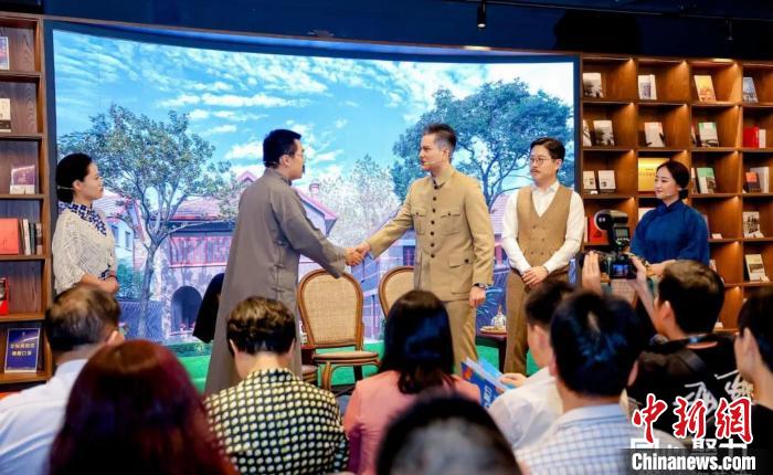 實驗舞臺劇《握手》片段?！↑S浦區(qū)委統(tǒng)戰(zhàn)部供圖