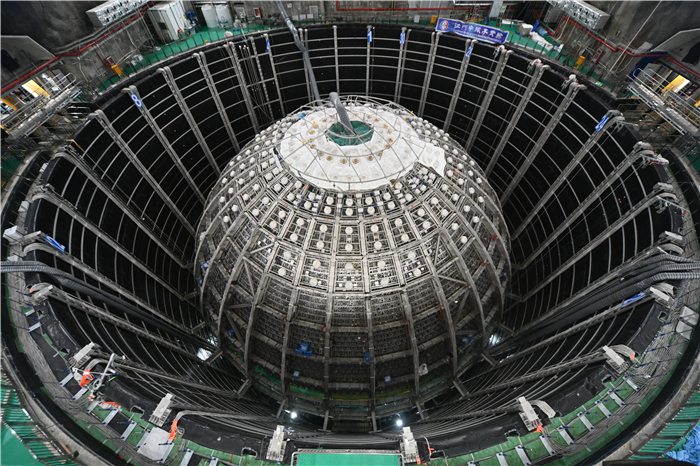 江門中微子實(shí)驗(yàn)室探測器和水池構(gòu)造。中國科學(xué)院高能物理研究所供圖