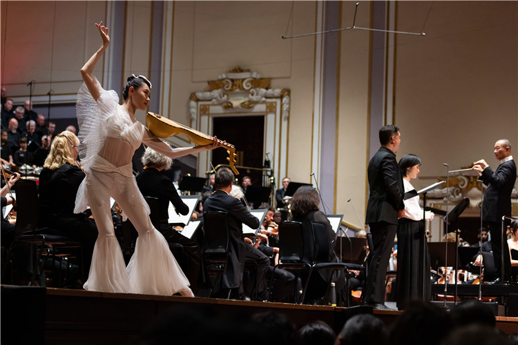 圖8月5日，2023愛丁堡國際藝術節(jié)開幕式音樂會《慈悲頌》的演出現(xiàn)場。藝術節(jié)組委會供圖