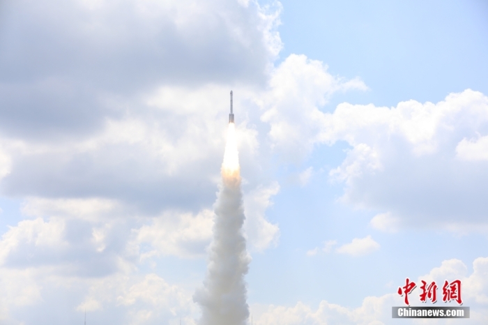 北京時間 2023年9月10日12時30分，中國在太原衛(wèi)星發(fā)射中心使用長征六號改運(yùn)載火箭，成功將遙感四十號衛(wèi)星發(fā)射升空，衛(wèi)星順利進(jìn)入預(yù)定軌道，發(fā)射任務(wù)獲得圓滿成功。該衛(wèi)星主要用于開展電磁環(huán)境探測及相關(guān)技術(shù)試驗(yàn)。此次任務(wù)是長征系列運(yùn)載火箭第487次飛行。王曉虎 攝