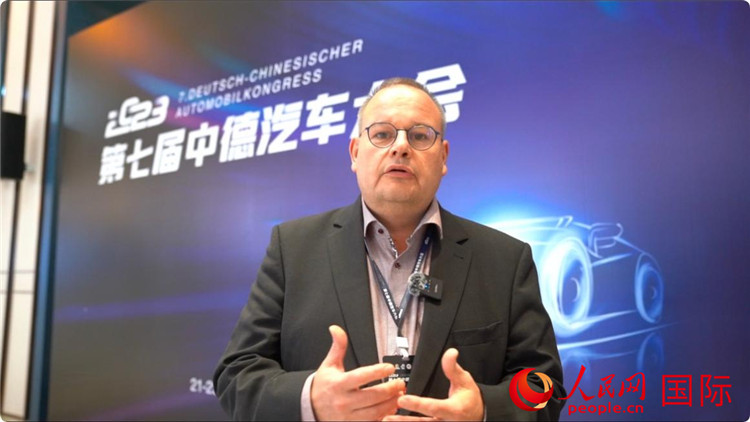 薩爾州經(jīng)濟發(fā)展局局長斯特凡·施魏策爾接受人民網(wǎng)采訪。人民網(wǎng) 劉動攝