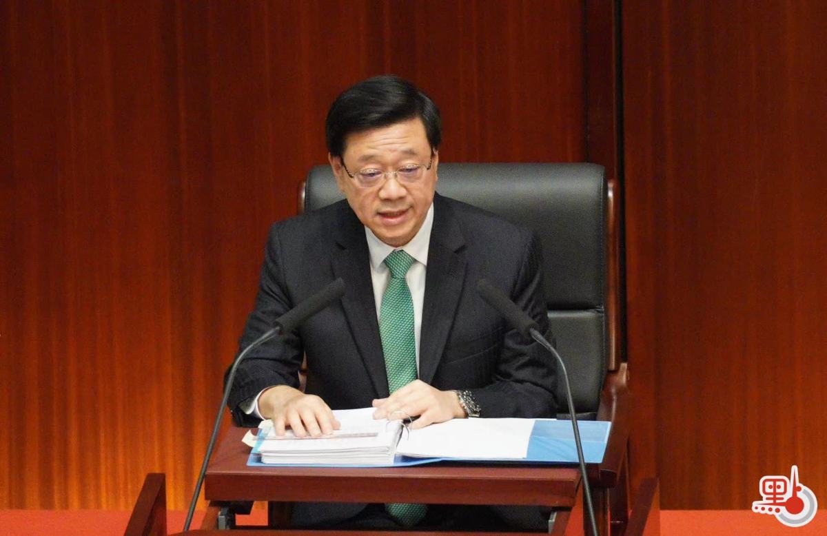 李家超宣讀新一份施政報(bào)告。圖片來(lái)源：香港“點(diǎn)新聞” 麥鈞杰 攝