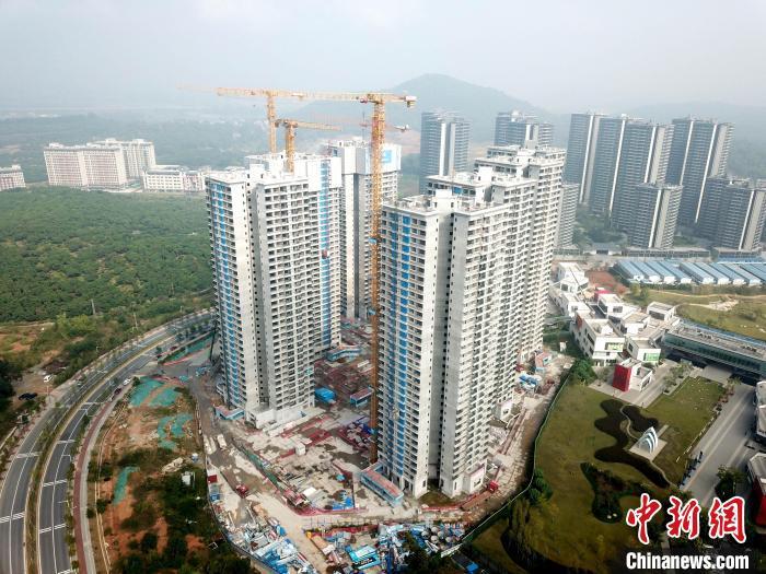 廣州一在建樓盤。 范少鵬 攝