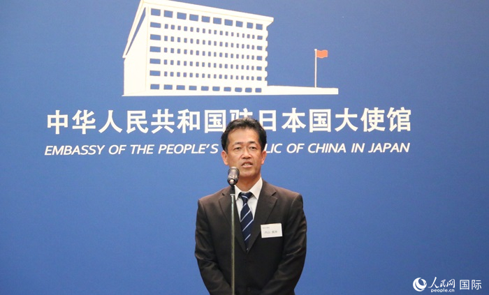 導(dǎo)師代表、東京大學(xué)教授內(nèi)山真伸發(fā)表致辭。人民網(wǎng) 許可攝