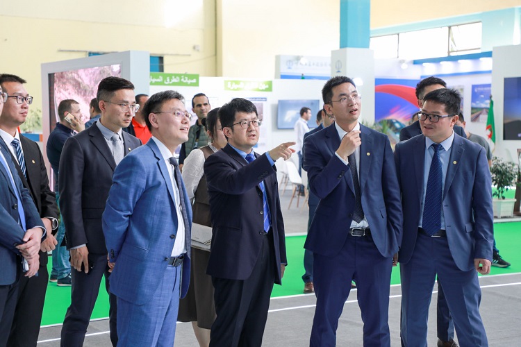 中國駐阿爾及利亞大使李?。ㄓ胰┮暡熘袊ㄖ刮? 中國建筑供圖