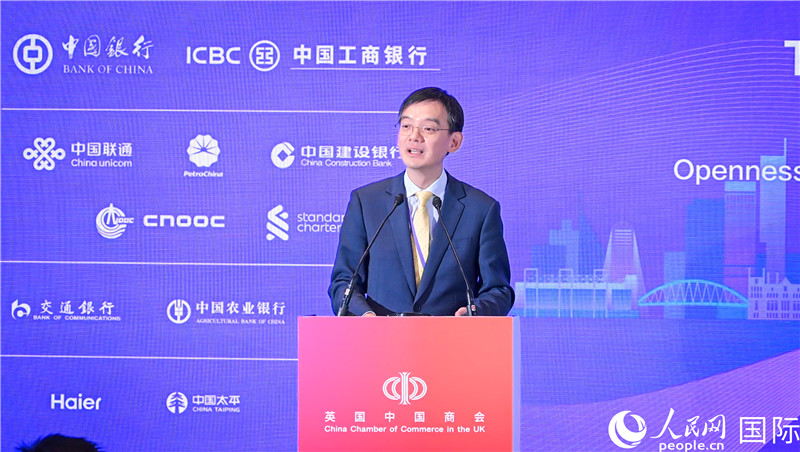 英國中國商會會長、中國銀行倫敦分行行長方文建 致歡迎辭。人民網(wǎng) 郭錦標(biāo)攝