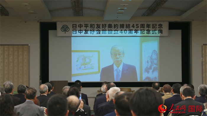 日本前首相福田康夫向活動(dòng)發(fā)來(lái)視頻賀詞。人民網(wǎng) 許可攝