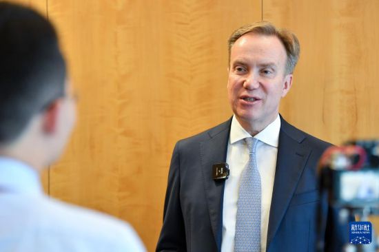 1月9日，在瑞士日內(nèi)瓦，世界經(jīng)濟(jì)論壇總裁博爾格·布倫德接受新華社記者專訪。新華社記者 連漪 攝