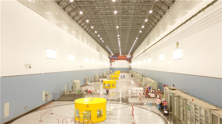 卡魯瑪水電站發(fā)電機(jī)組。王劍攝