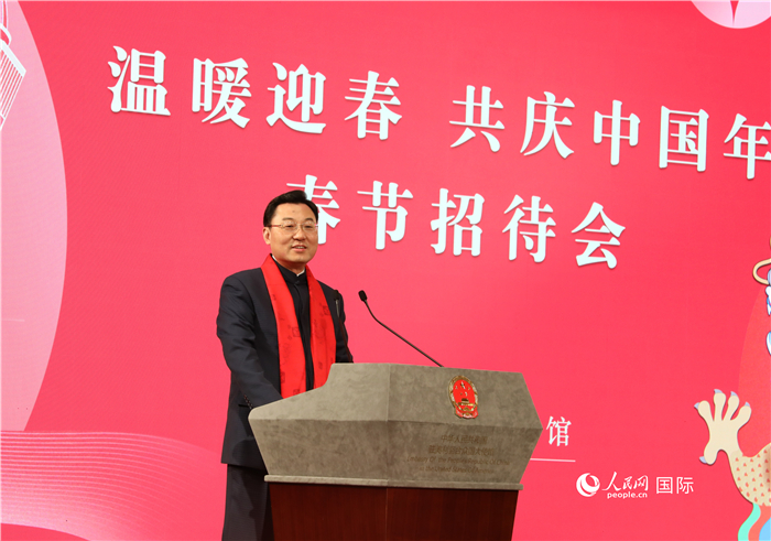 中國(guó)駐美國(guó)大使謝鋒發(fā)表致辭，向全體在美同胞致以親切問候。人民網(wǎng)記者 李志偉攝