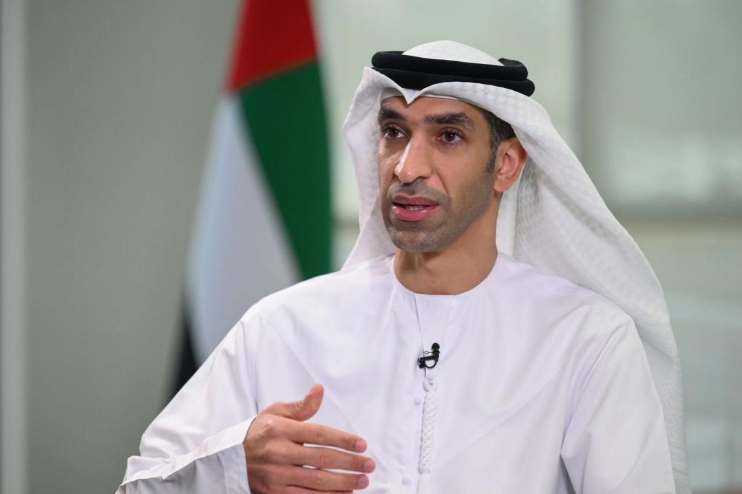 阿聯(lián)酋外貿國務部長薩尼·宰尤迪接受采訪。阿聯(lián)酋通訊社供圖