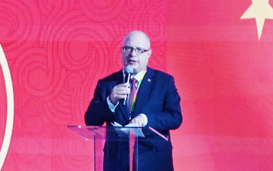 俄羅斯國家杜馬資產(chǎn)、土地和財(cái)產(chǎn)關(guān)系委員會(huì)主席兼俄中議員友好小組主席加夫里洛夫致辭。主辦方供圖