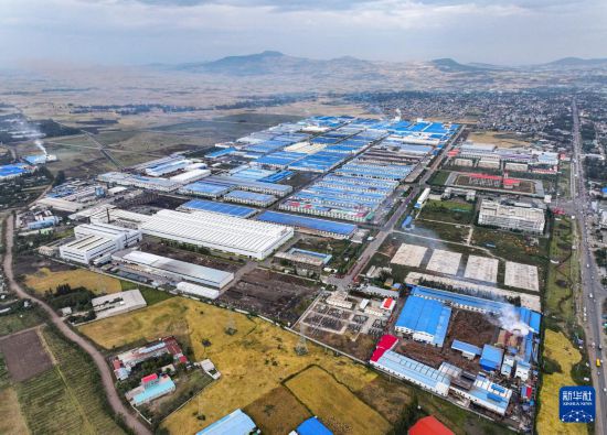 這是2023年11月3日在埃塞俄比亞杜凱姆市拍攝的東方工業(yè)園（無人機(jī)照片）。 新華社發(fā)（東方工業(yè)園供圖）