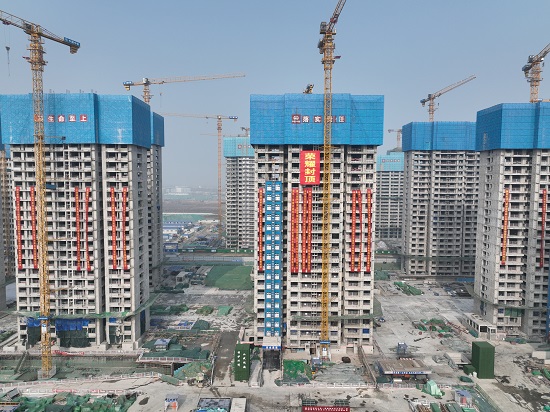 城中村改造一期封頂。賈子龍攝