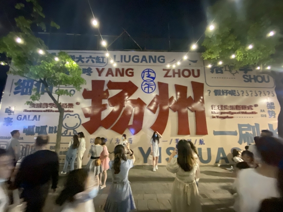古運河畔的皮市街充滿市井氣息。 人民網(wǎng) 張玉峰攝