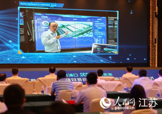 圖為浦口區(qū)集成電路企業(yè)介紹智能制造系統(tǒng)。浦口區(qū)委宣傳部供圖