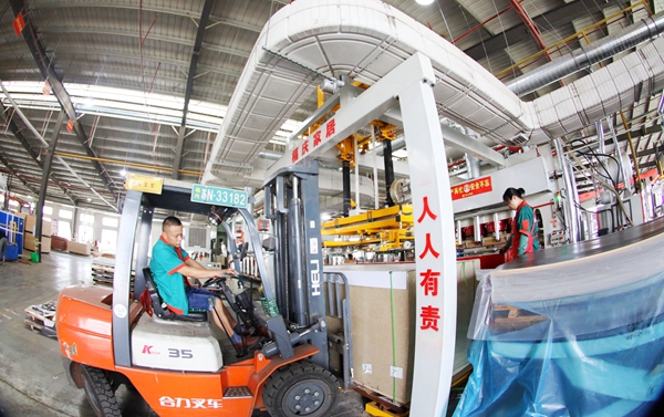 沭陽(yáng)縣一公司車(chē)間內(nèi)一派緊張有序的繁忙景象。沭陽(yáng)縣委宣傳部供圖