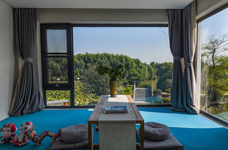 位于四頂山腳下的四頂山居，推窗見景，望山親水。吳芳攝