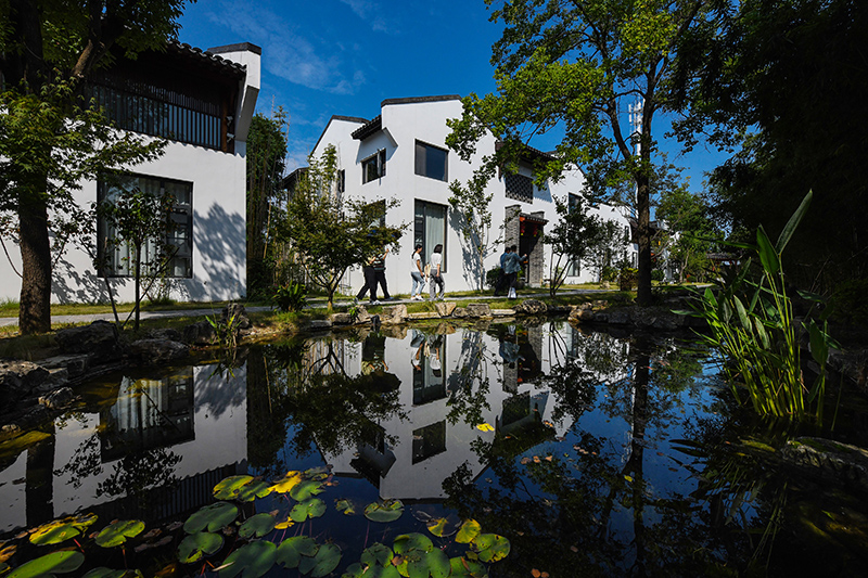 畈塘民宿群保留了江淮建筑的傳統(tǒng)風(fēng)格。吳芳攝