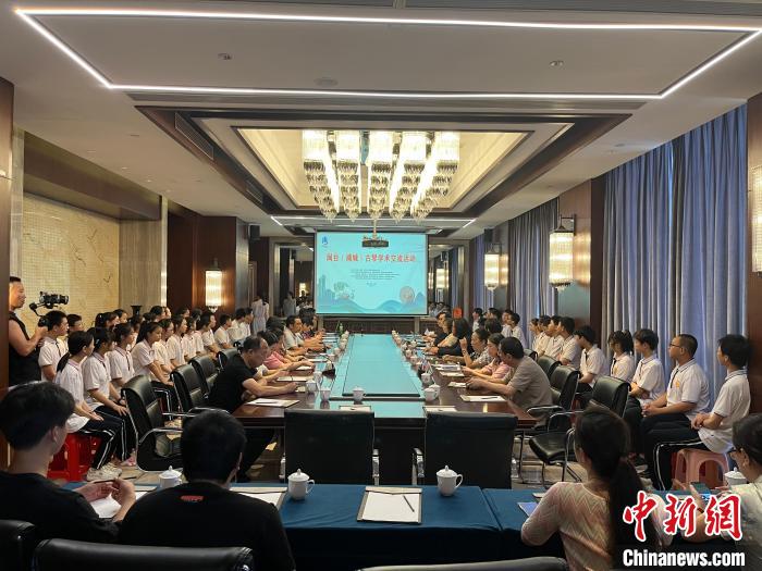 閩臺古琴技藝培訓交流活動同步舉行。　葉國寶 攝