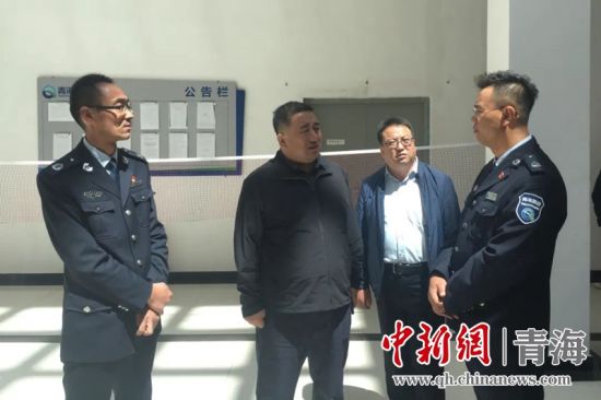 圖為生態(tài)環(huán)保專項督查現(xiàn)場。 孫舒亞攝