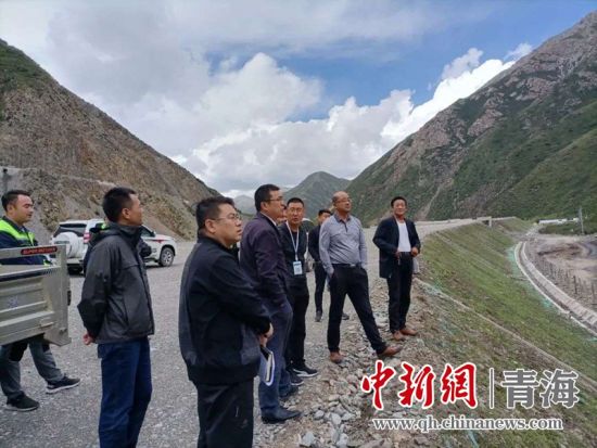 圖為生態(tài)環(huán)保專項督查現(xiàn)場。 孫舒亞攝