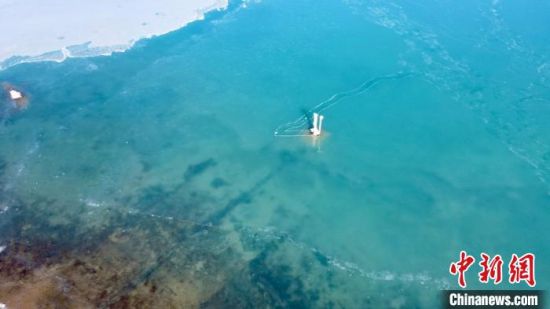 圖為冬日青海湖。　李江寧　攝