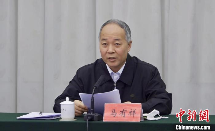 圖為農(nóng)業(yè)農(nóng)村部副部長馬有祥在部省共同打造青海綠色有機農(nóng)畜產(chǎn)品輸出地推進會議上講話?！±罱瓕?攝