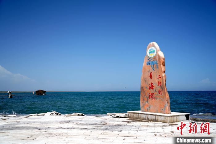 圖為青海湖景區(qū)一角?！O睿 攝