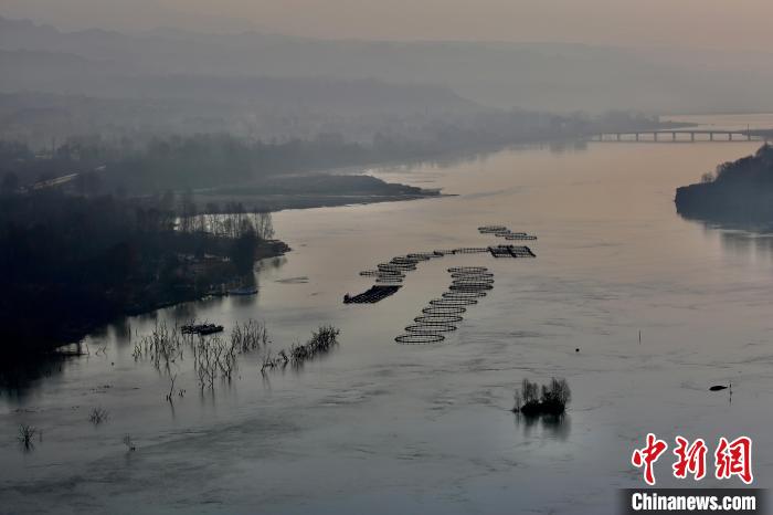 圖為冷水魚養(yǎng)殖。　李玉峰 攝