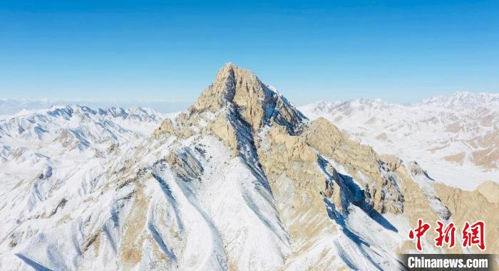 圖為山川被白雪覆蓋?！《继m縣融媒體中心供圖