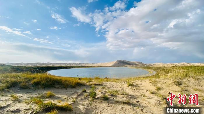 圖為青海湖沙島風(fēng)光?!±罱瓕?攝