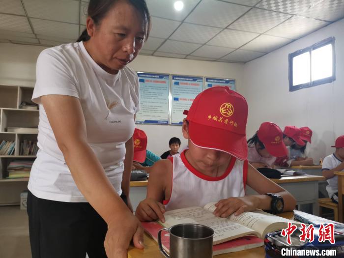 甘肅鄉(xiāng)村巾幗標兵干一行愛一行：教書、建勞務(wù)施工隊成“大拿”