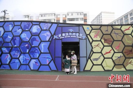 圖為西寧市第一中學(xué)濕地科普宣教館。　李江寧 攝