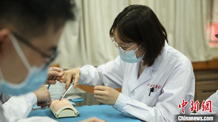 甘肅醫(yī)學(xué)高校外科教學(xué)從教室到醫(yī)院:清單制降低實(shí)操失誤