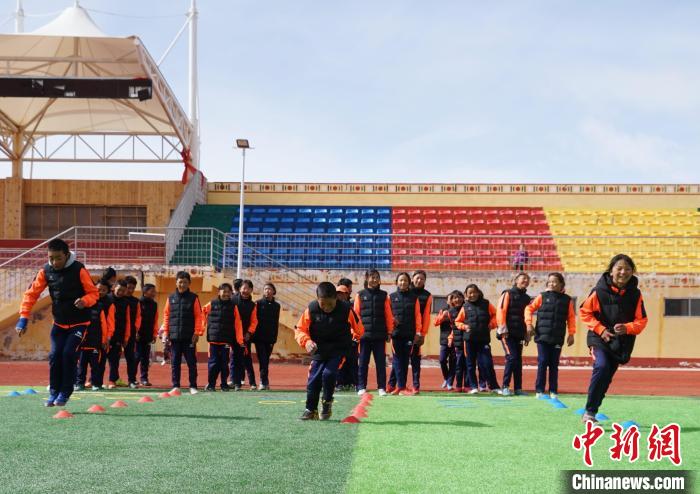 圖為孩子們正在進行訓(xùn)練?！●R銘言 攝