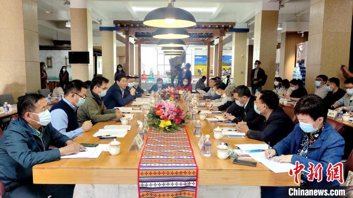 圖為國家糧食產(chǎn)業(yè)(青稞深加工)技術創(chuàng)新分中心在西藏拉薩掛牌儀式現(xiàn)場。　貢桑拉姆 攝