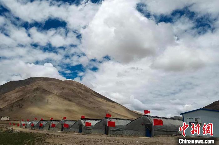 圖為西藏康馬縣的高原溫室大棚。　劉建軍 攝