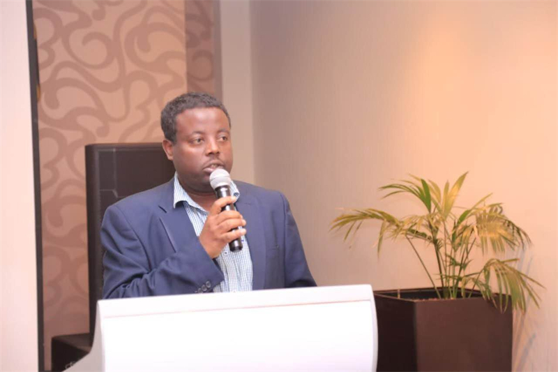 圖為埃塞俄比亞亞的斯亞貝巴大學(xué)政策研究員巴盧·德米西。受訪者供圖