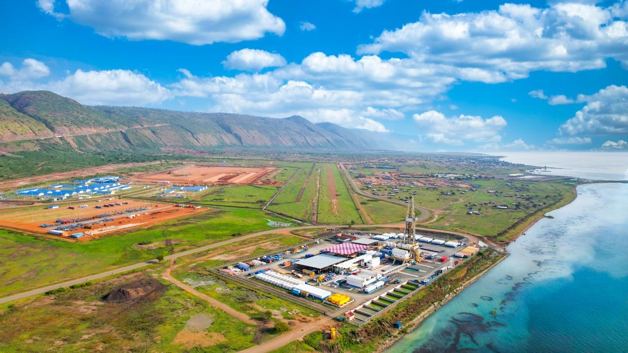 翠鳥油田開發(fā)項(xiàng)目現(xiàn)場(chǎng)航拍圖。田雨攝